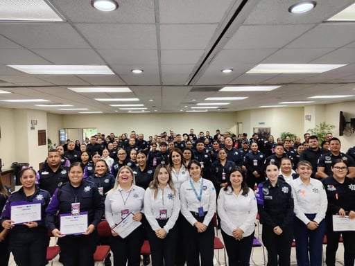 Capacitan a personal y enlaces de género para mejorar la atención integral a mujeres  La directora de Policía Violeta y Estancia de la Mujer, María José