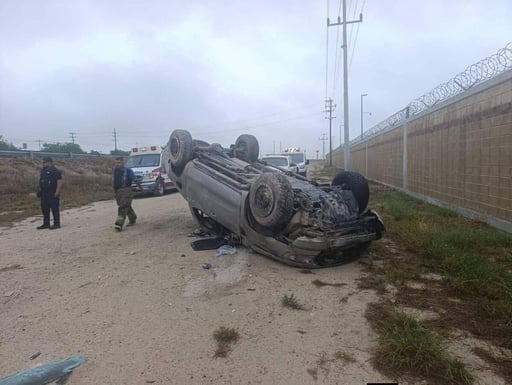 Cuerpos de rescate y seguridad se movilizaron.  Piedras Negras, Coah.- Una familia monclovense que buscaba llegar a la frontera estuvo a punto de encontrar