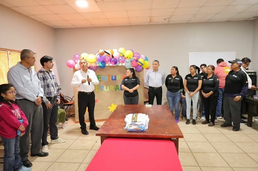     El alcalde Óscar Ríos Ramírez inauguró cursos gratuitos de dibujo y creación de máscaras para fomentar la educación y creatividad de niños en San Juan