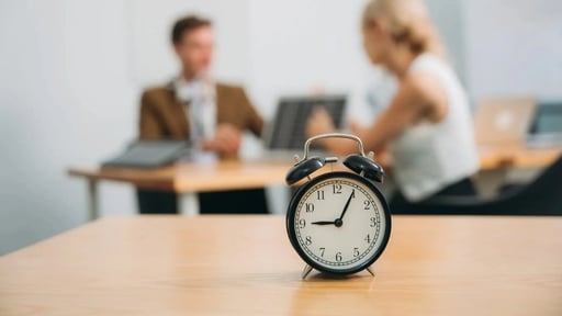 Las Comisiones del Senado aprobaron la reforma a la Ley Federal del Trabajo, marcando el inicio del calendario de la jornada laboral de 40 horas.  Este
