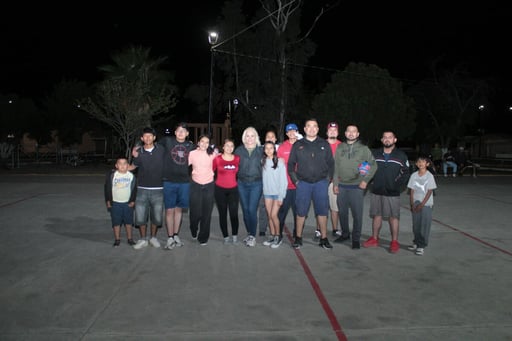 La alcaldesa de Múzquiz recorrió Villa Las Esperanzas, atendiendo demandas ciudadanas y entregando la rehabilitación de un puente clave para la movilidad