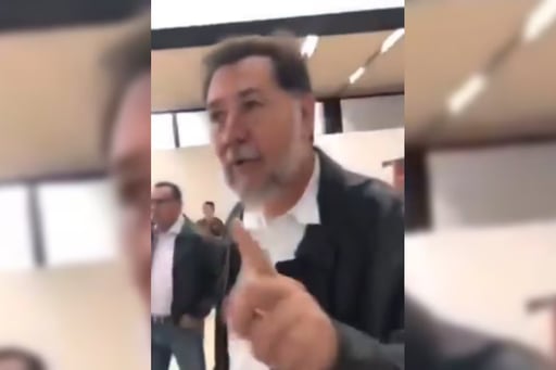 El senador Gerardo Fernández Noroña fue increpado en el aeropuerto de Tijuana por el uso de sala VIP, generando debate en redes sociales.  El senador