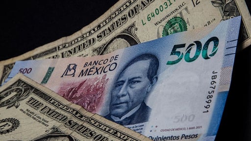 El dólar abrió este domingo 12 de abril en 17.30 pesos, sin cambios relevantes, mientras el peso mexicano mantiene su fortaleza en mercados electrónicos