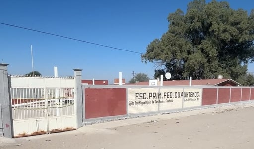 Saltillo, Coahuila, 14 de abril de 2026.- Como parte de la revisión de 129 obras en planteles educativos de la región sureste, autoridades estatales