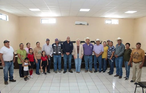 Autoridades municipales de Múzquiz atendieron demandas por falta de agua potable en el ejido La Cuchilla, donde familias reportan afectaciones directas