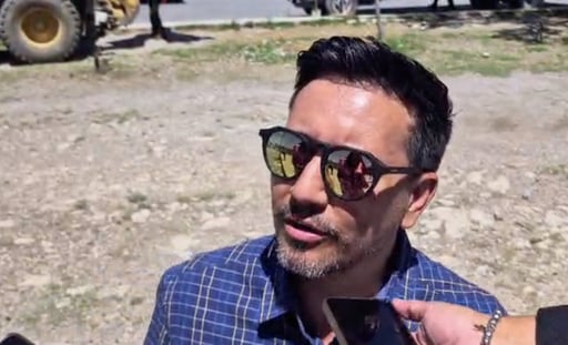 Saltillo, Coahuila, 16 de abril de 2026.- La acumulación de heces y orina de palomas en la Plaza de Armas obligó a una intervención extraordinaria para sanear
