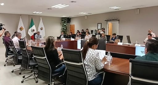 El Ayuntamiento de Piedras Negras aprobó en sesión extraordinaria de Cabildo la formalización de dos proyectos de infraestructura del IMSS en la ciudad,
