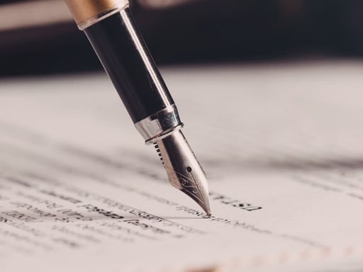      Las personas que enfrenten irregularidades durante la compra de un inmueble deben iniciar dos procesos distintos para poder atender su situación legal,