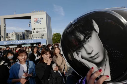 Miles de fans abarrotaron el Tokyo Dome para el regreso internacional de BTS, que inició su nueva gira mundial tras una pausa por servicio militar.  La banda