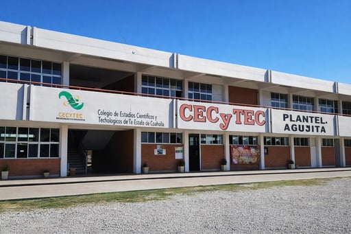 El CECyTEC Agujita amplió su capacidad con un tercer grupo ante la alta demanda estudiantil, manteniendo inscripciones abiertas y ofreciendo apoyos económicos