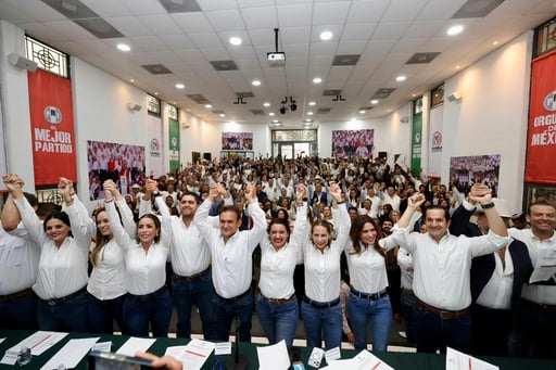    Aspirantes a candidatos a diputados locales del Partido Revolucionario Institucional (PRI) acudieron a registrarse ante el órgano auxiliar de la Comisión