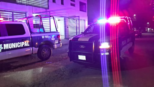 Socorristas de Cruz Roja la llevaron al hospital.  Una caída dentro de su propio hogar dejó a una mujer de la tercera edad con lesiones que obligaron