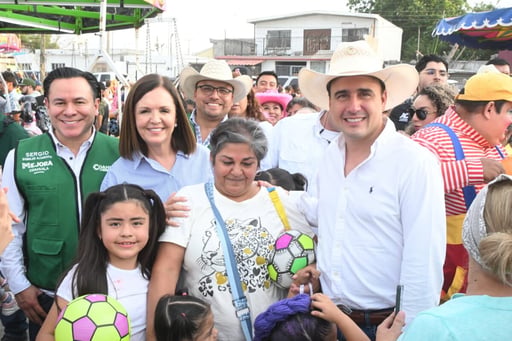 Cientos de familias disfrutaron de actividades recreativas, espectáculos y regalos en la Plaza La Lagunita.  Frontera, Coahuila; a 29 de abril de 2026.-