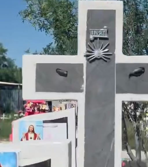   Varias sepulturas del panteón municipal de Villa de Fuente, en Piedras Negras, fueron blanco de robos luego de que desconocidos sustrajeran cristos