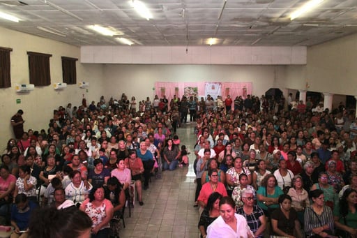 El Gobierno Municipal de Múzquiz celebró el Día de las Madres con eventos comunitarios, música en vivo, rifas y convivencia en distintas