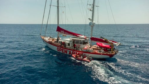 Una flotilla humanitaria partió desde Barcelona hacia Cuba con equipos médicos, alimentos y apoyo logístico para un hospital pediátrico en La Habana  Misión