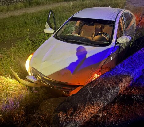 Presuntamente el cansancio provocó el accidente.  Una mujer resultó con golpes menores luego de sufrir una aparatosa volcadura durante la madrugada sobre