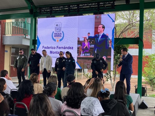 Fiscal imparte charla preventiva en el CECyTE Norte  Con un mensaje enfocado en la prevención, la cercanía y la participación ciudadana, el Fiscal General