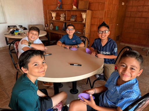 Alumnos del Colegio de la Paz participaron en dinámicas, oración y reflexión espiritual previo a recibir este fin de semana el sacramento de la Primera