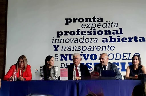 La Asociación de Mujeres Abogadas de la Región Carbonífera participó en la presentación del libro jurídico especializado en el Poder Judicial de Coahuila