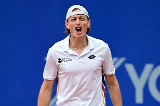    Ignacio Buse, surgido desde la clasificación, venció a Tommy Paul y ganó el ATP 500 de Hamburgo, un hito para el tenis peruano.  El peruano Ignacio Buse,