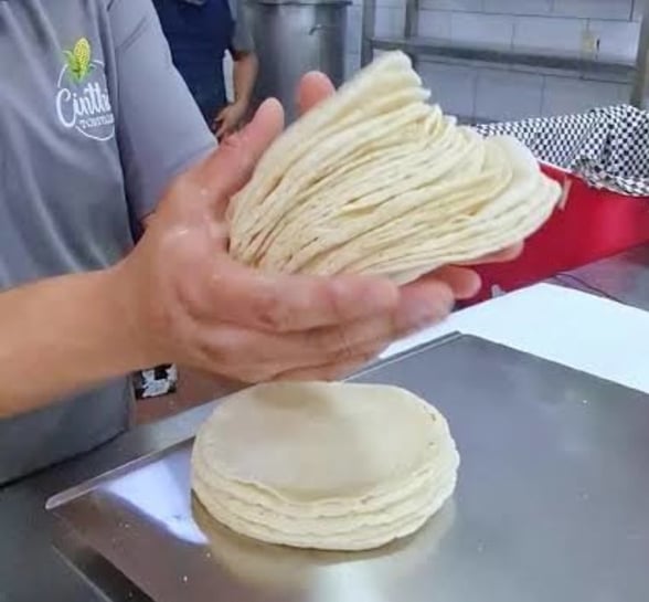 TORTILLA Empezaron a subir el precio en varias partes de la República.   Los industriales de la masa y la tortilla, adheridos a la Cámara Nacional de Industriales