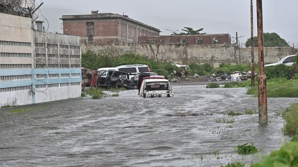 HURACANES  El huracán Melissa, ahora categoría 3, se acerca a Cuba con vientos de 205 km/h, generando alerta por inundaciones, derrumbes y riesgos para la población.