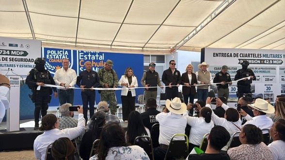SEGURIDAD El gobernador Manolo Jiménez entregó tres nuevos cuarteles en Coahuila para fortalecer la seguridad y el blindaje territorial del estado.  Con la entrega