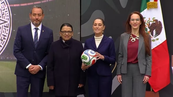 MUNDIAL 2026 La Presidenta Sheinbaum donará su codiciado boleto para la inauguración del Mundial 2026 a una joven aficionada al fútbol.  En un gesto que prioriza