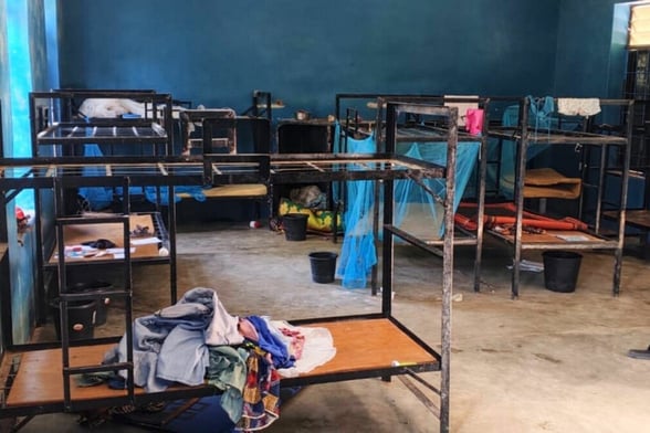 SECUESTRO Más de 300 estudiantes y docentes fueron secuestrados en una escuela de Nigeria, desatando una crisis nacional que llevó al cierre de planteles y a intensa
