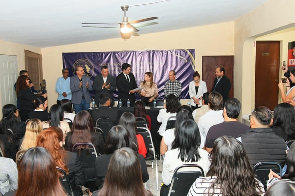 PROTESTA  La Barra de Abogados Juvenil de la Región Carbonífera celebró este viernes la toma de protesta de su nueva mesa directiva, integrada por jóvenes profesionistas