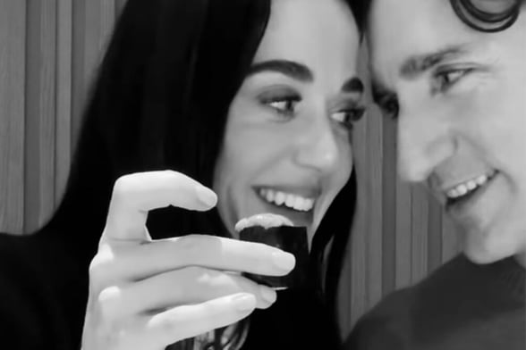 KATY PERRY Y JUSTIN TRUDEAU Katy Perry compartió hoy en Instagram imágenes con Justin Trudeau desde Tokio, marcando la primera vez que la pareja aparece oficialmente unida
