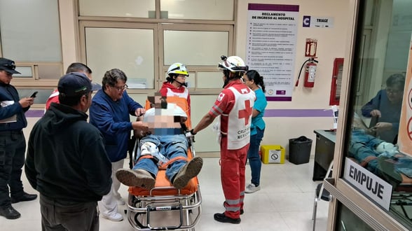 SEGURIDAD El lesionado permanece bajo observación médica en el hospital.  Un mecánico identificado como Julio Arévalo, de 44 años, resultó gravemente lesionado la noche