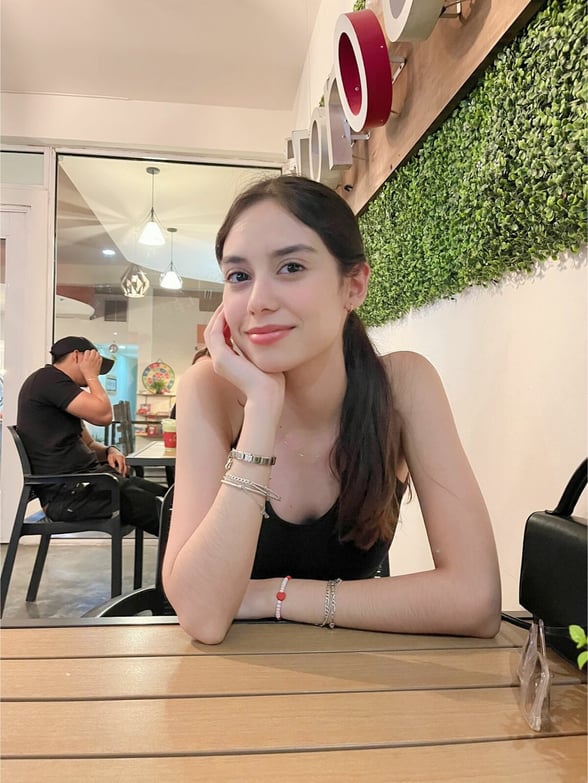 ENTREVISTA 'La zona de confort es un lugar hermoso, pero allí no crece nada'  A sus 19 años, Briana de la Rosa decidió dar un salto que muchos jóvenes temen pero