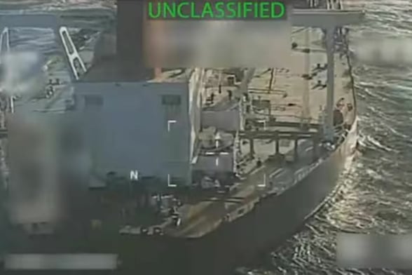 PETROLERO SKIPPER Un petrolero confiscado por Estados Unidos frente a Venezuela operaba con una bandera falsa de Guyana, generando nuevas tensiones políticas y reclamos