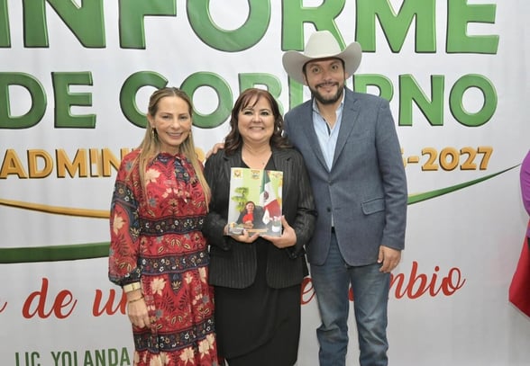 ALCALDE Durante el evento, el edil reconoció el liderazgo de la alcaldesa Yolanda García.  El alcalde de Monclova, Carlos Villarreal, destacó la importancia