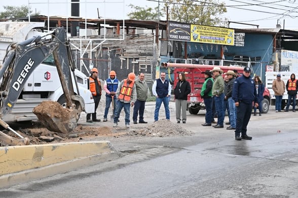 REGIÓN    La alcaldesa Sari Pérez Cantú realizó una supervisión personal de la obra de reparación de la línea de drenaje, ejecutada con inversión del Sistema