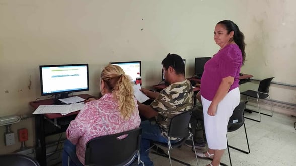 EDUCACIÓN  Gracias al esfuerzo de ciudadanos y personal educativo, más de 400 adultos concluyeron sus estudios básicos, alcanzando logros significativos en su formación