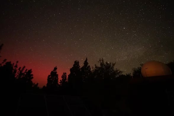 TORMENTA SOLAR La NOAA emitió una alerta por tormenta solar derivada de una llamarada, fenómeno que podría generar auroras boreales y afectar tecnologías terrestres.