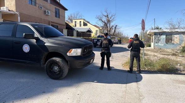 SUICIDIO    Acuña, Coah.- Un hombre fue localizado sin vida al interior de un domicilio ubicado en la calle Ramón Arizpe número 1175, en la colonia 28 de Junio, luego