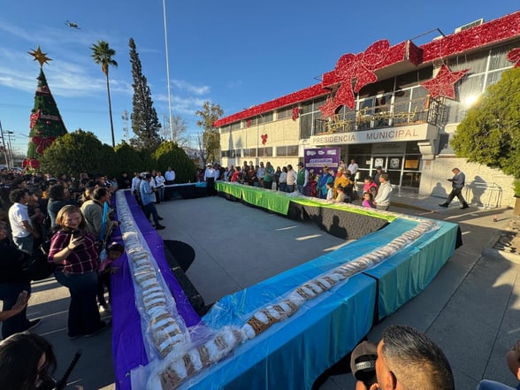 FESTEJO  Niños, niñas y familias disfrutaron de regalos, sorpresas y un ambiente familiar en la explanada de la Presidencia Municipal durante el tradicional festejo
