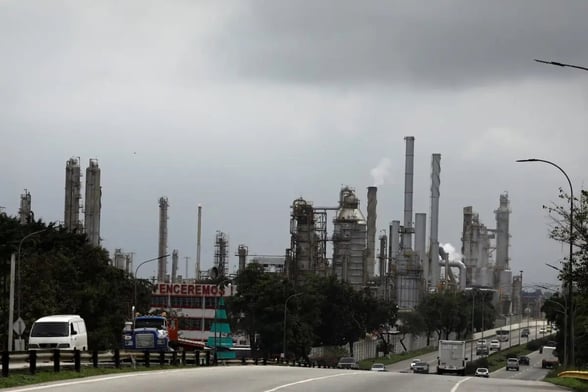 ECONOMÍA Vitol recibió un permiso preliminar de Estados Unidos para negociar petróleo venezolano por 18 meses, en medio del control estadounidense sobre las ventas