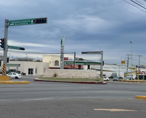 ANUNCIAN RETIRO DE LA ROTONDA DEL EJIDO EN REVISIÓN VIAL El Ayuntamiento de Piedras Negras prevé retirar la rotonda ubicada en el ejido como parte de una revisión de la infraestructura vial del municipio.