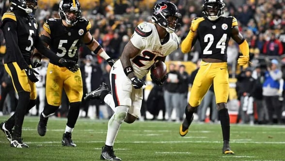 NFL Un fumble recuperado y devuelto a touchdown por Sheldon Rankins, y una intercepción de Calen Bullock devuelta para touchdown marcaron la victoria por 30-6