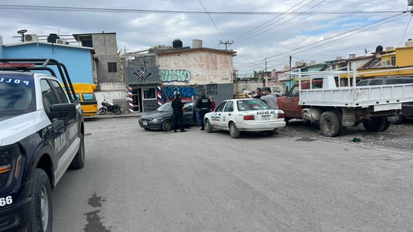 SEGURIDAD Una vez más un taxista se ve involucrado en un choque.  Un accidente vial entre un taxi de la línea Radio Taxi Premier CTM y un auto particular se registró