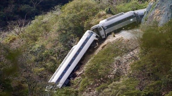 TREN INTEROCEÁNICO Una jueza federal otorgó seis meses a la FGR para concluir la investigación por el descarrilamiento del Tren Interoceánico en Oaxaca, que dejó 14 muertos