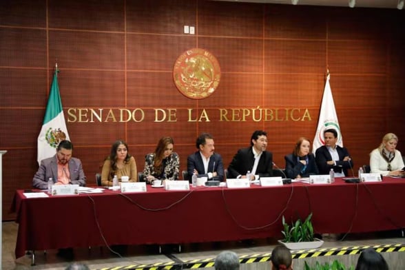 INICIATIVA DE 40 HORAS El secretario Marath Bolaños se reúne con senadores de Morena para explicar a detalle la iniciativa que busca reducir la jornada laboral semanal en México.