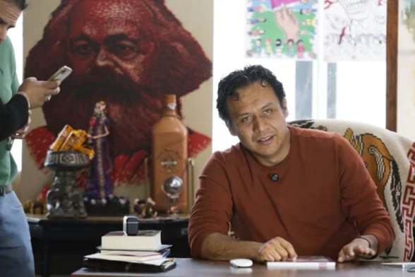 SEP Marx Arriaga acusó de corrupción a la SEP tras confirmarse su destitución como director de Materiales Educativos, al negarse a modificar libros de texto