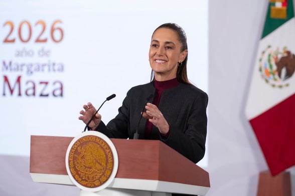 CLAUDIA SHEINBAUM Tras la salida de Marx Arriaga de la SEP, Claudia Sheinbaum aseguró que los libros de texto y la Nueva Escuela Mexicana continuarán sin cambios.  Luego