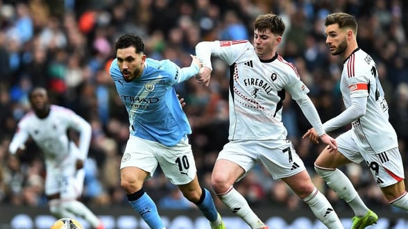 FUTBOL    El Manchester City selló su pase a los octavos de final de la Copa de Inglaterra tras imponerse 2-0 al Salford City de cuarta división, en un partido